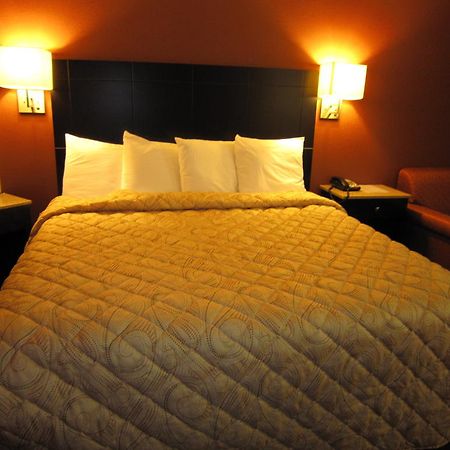 Red Carpet Inn And Suites Monmouth Junction Номер фото