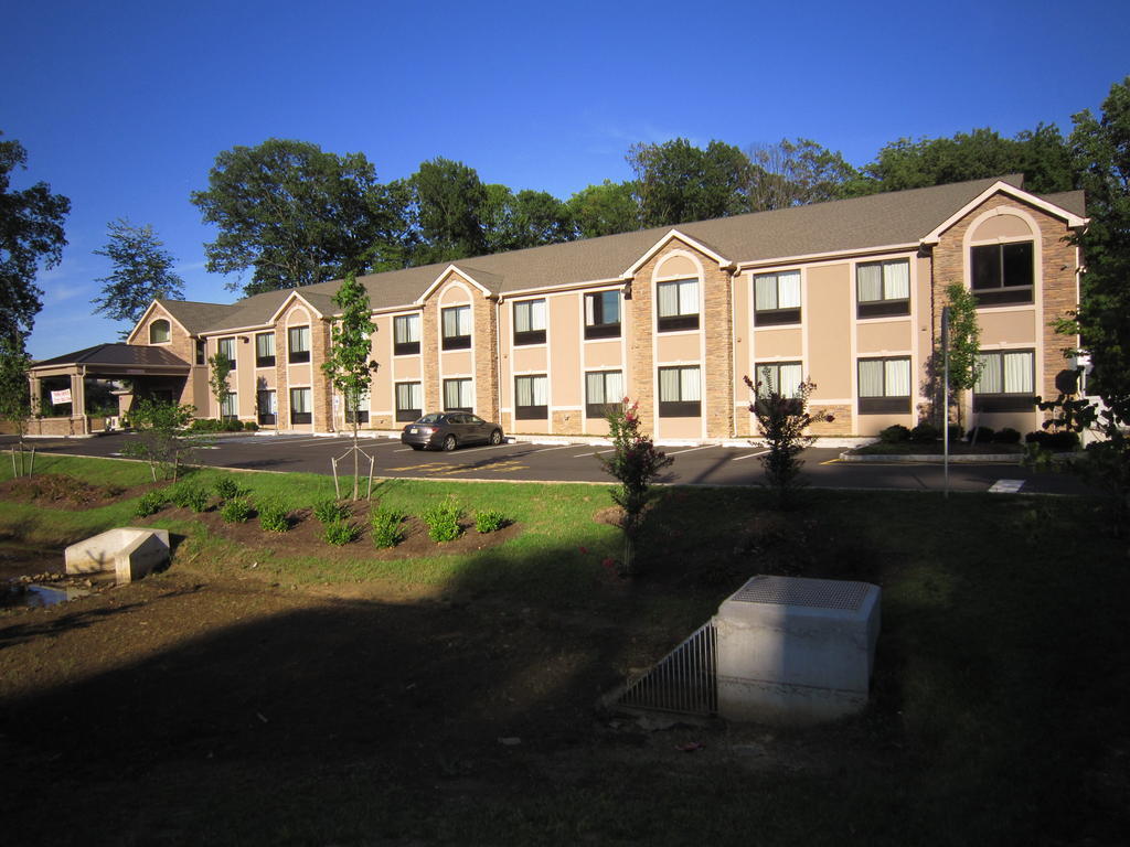 Red Carpet Inn And Suites Monmouth Junction Экстерьер фото