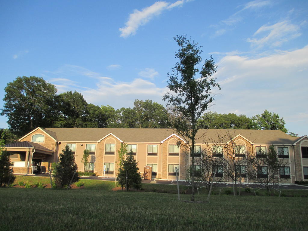 Red Carpet Inn And Suites Monmouth Junction Экстерьер фото