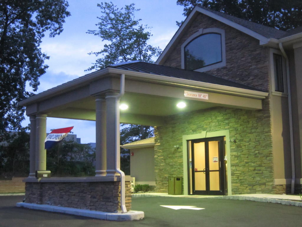 Red Carpet Inn And Suites Monmouth Junction Экстерьер фото