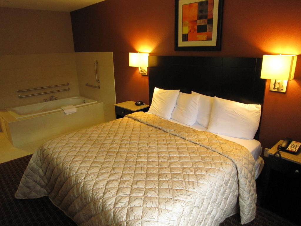 Red Carpet Inn And Suites Monmouth Junction Номер фото