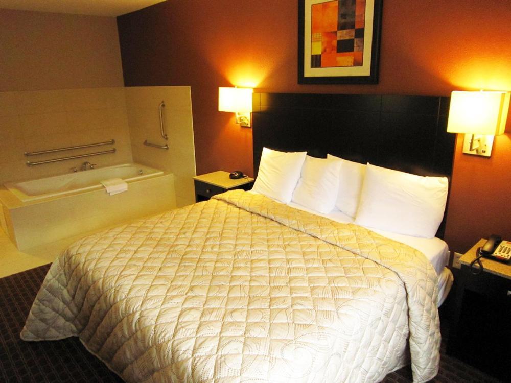 Red Carpet Inn And Suites Monmouth Junction Экстерьер фото