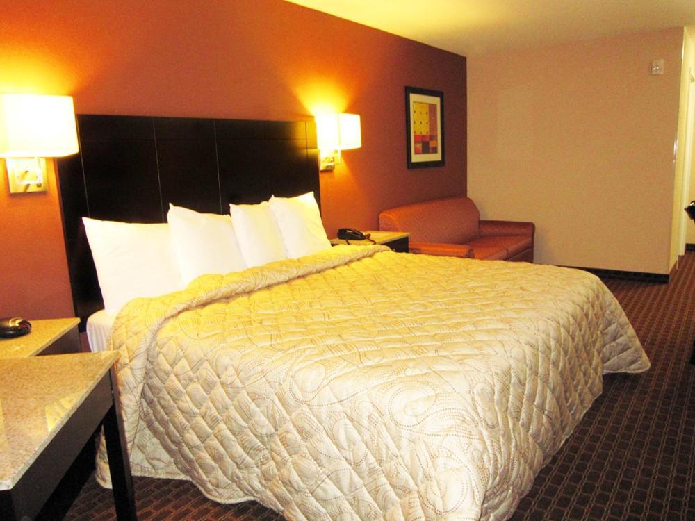 Red Carpet Inn And Suites Monmouth Junction Экстерьер фото